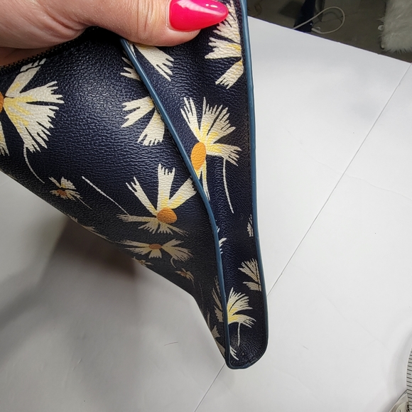 Banana Republic Floral Clutch - Picture 7 of 7